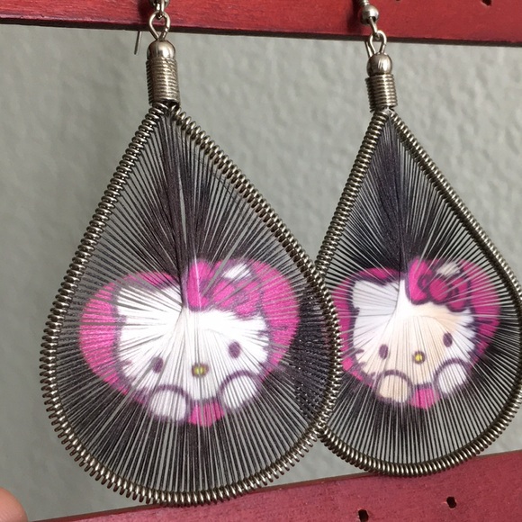 🖤Hello kitty statement earrings - Picture 2 of 13
